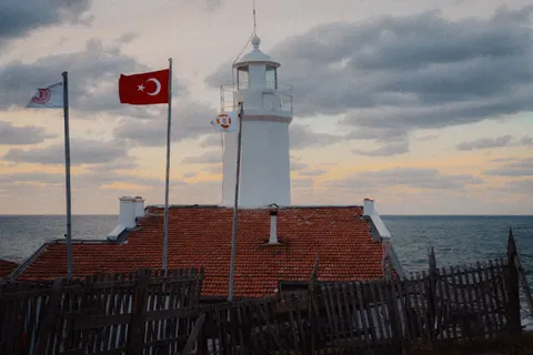 Leuchtturmküste 4K Hintergrundbild · ocean · 3840×2560