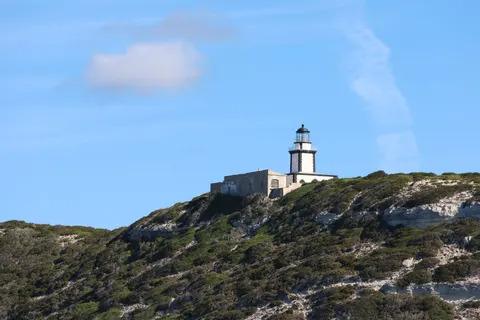 Lighthouse Coast 4K Wallpaper · ocean · 3840×2560