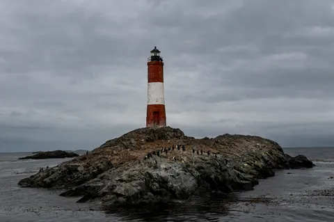 Lighthouse Coast 4K Wallpaper · ocean · 3840×2558