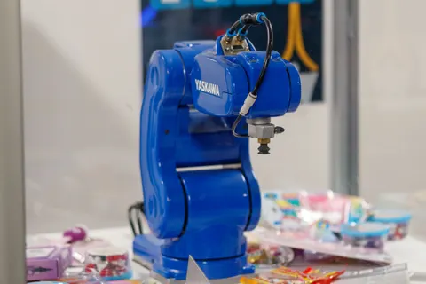 Wallpaper Robot 4K · technology · 3840×2560