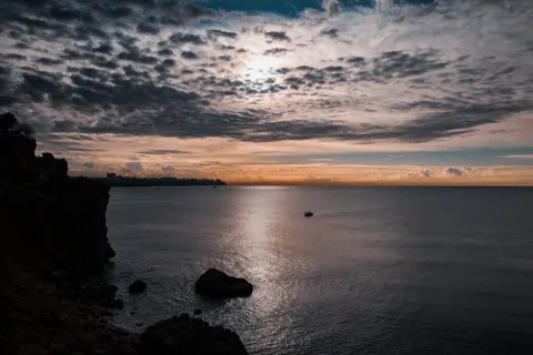 Hình nền Vách Đá Bên Đại Dương 4K · ocean · 3840×2560