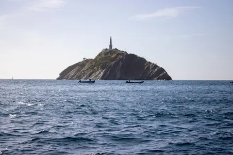 Leuchtturmküste 4K Hintergrundbild · ocean · 3840×2560