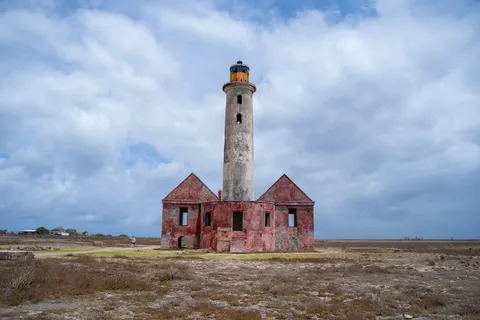 Fondo de pantalla Costa del faro 4K · ocean · 3840×2560