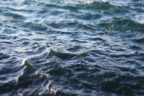 Ocean Waves 4K Wallpaper · ocean · 3840×2560
