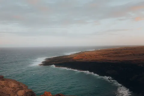 Hình nền Vách Đá Bên Đại Dương 4K · ocean · 3840×2560