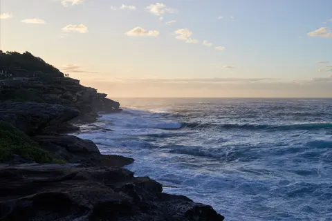 Hình nền Vách Đá Bên Đại Dương 4K · ocean · 3840×2560