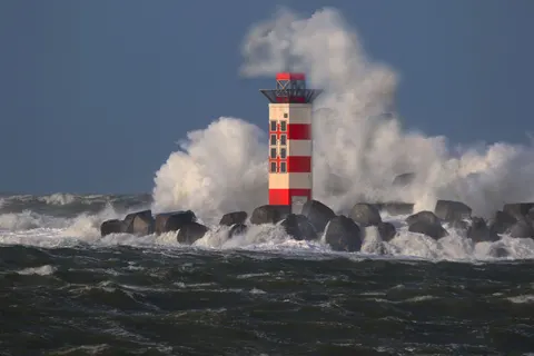 灯台のある海岸 4K壁紙 · ocean · 3840×2560