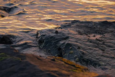 Ocean Cliff 4K Wallpaper · ocean · 3840×2560