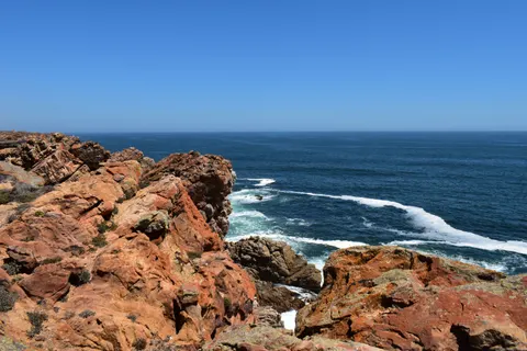 Ocean Cliff 4K Wallpaper · ocean · 3840×2560