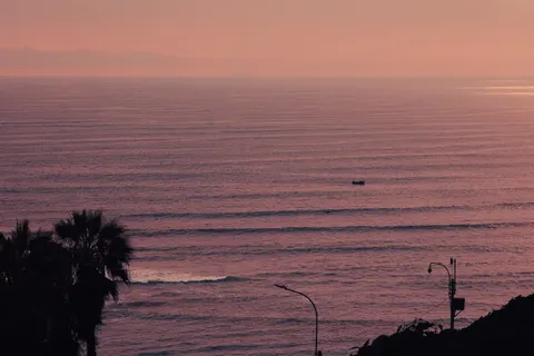바다 절벽 4K 배경화면 · ocean · 3840×2560