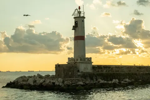 灯台のある海岸 4K壁紙 · ocean · 3840×2560