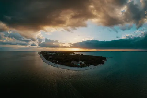 Tapeta Wyspa z Lotu Ptaka 4K · ocean · 3840×2576