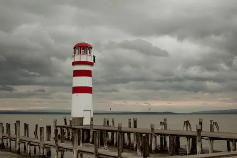 灯台のある海岸 4K壁紙 · ocean · 3840×2560