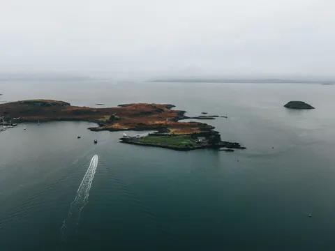 Island Aerial 4K Wallpaper · ocean · 3840×2880