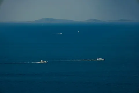 섬 항공뷰 4K 배경화면 · ocean · 3840×2560