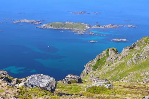 Island Aerial 4K Wallpaper · ocean · 3840×2560