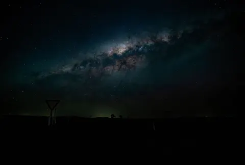 Papel de parede Via Láctea céu noturno 4K · space · 3840×2589