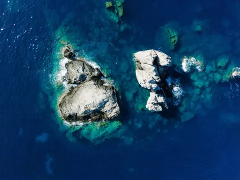 والپیپر جزیره از نمای هوایی با کیفیت 4K · ocean · 3840×2880