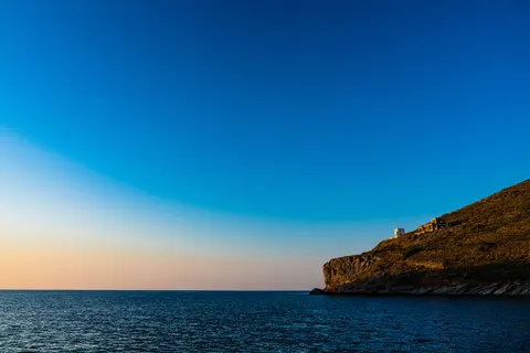 Fond d'écran Falaise sur l'océan 4K · ocean · 3840×2561