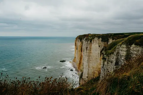 Hình nền Vách Đá Bên Đại Dương 4K · ocean · 3840×2556
