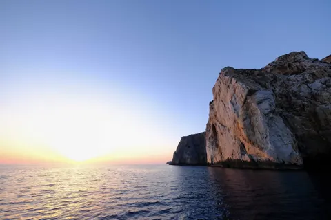 Hình nền Vách Đá Bên Đại Dương 4K · ocean · 3840×2560