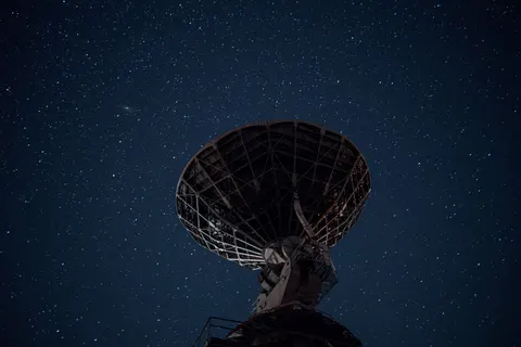 Satelliet 4K-achtergrond · technology · 3840×2560