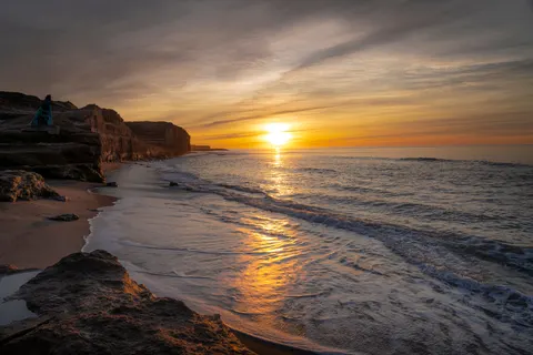 Fond d'écran Falaise sur l'océan 4K · ocean · 3840×2560