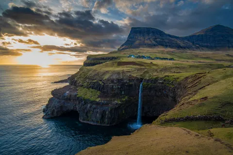 Hình nền Vách Đá Bên Đại Dương 4K · ocean · 3840×2560