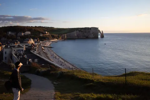 Fond d'écran Falaise sur l'océan 4K · ocean · 3840×2560