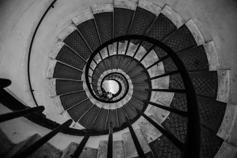 Sfondo Scala a Chiocciola 4K · architecture · 3840×2560