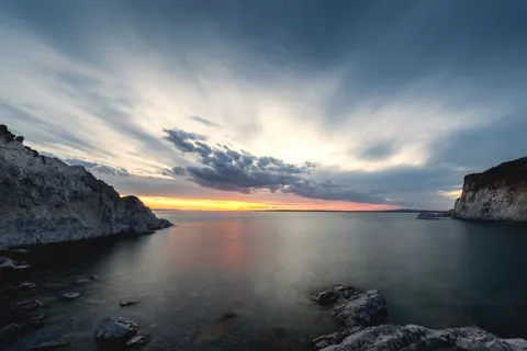 Hình nền Vách Đá Bên Đại Dương 4K · ocean · 3840×2560