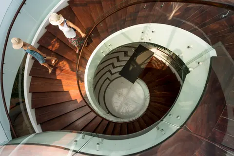 Spiral Merdiven 4K Duvar Kağıdı · architecture · 3840×2561