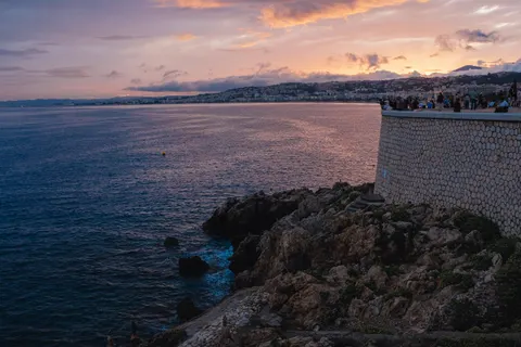 Fond d'écran Falaise sur l'océan 4K · ocean · 3840×2560