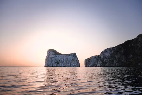 Hình nền Vách Đá Bên Đại Dương 4K · ocean · 3840×2560
