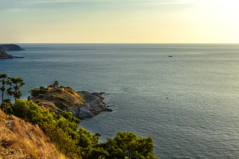 Fond d'écran Falaise sur l'océan 4K · ocean · 3840×2560