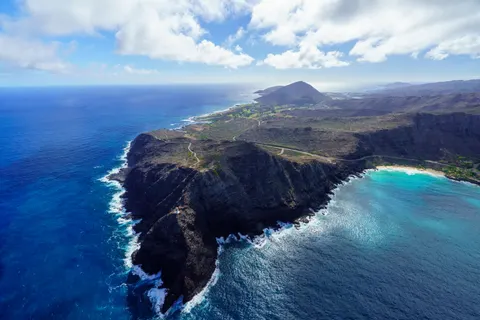 Sfondo Isola dal Drone 4K · ocean · 3840×2560
