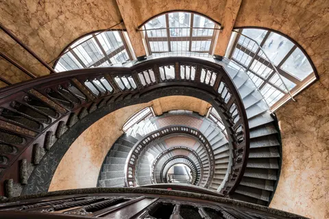 螺旋樓梯 4K桌布 · architecture · 3840×2560