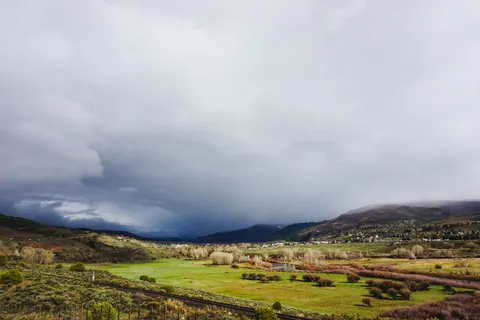 خلفية سماء عاصفة بدقة 4K · nature · 3840×2560