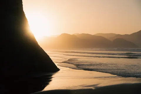 خلفية منحدر المحيط بدقة 4K · ocean · 3840×2560
