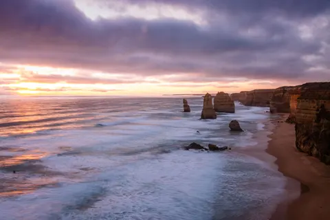 Fond d'écran Falaise sur l'océan 4K · ocean · 3840×2560