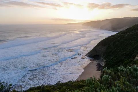 Hình nền Vách Đá Bên Đại Dương 4K · ocean · 3840×2560