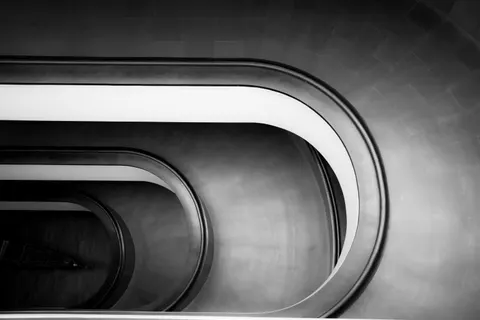 Spiral Merdiven 4K Duvar Kağıdı · architecture · 3840×2560