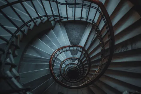 Spiral Merdiven 4K Duvar Kağıdı · architecture · 3840×2560