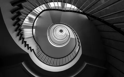 Spiral Merdiven 4K Duvar Kağıdı · architecture · 3840×2400