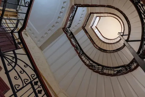 Tapeta Spiralne Schody 4K · architecture · 3840×2560