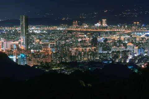City Skyline at Night 4K Wallpaper · city · 3840×2561
