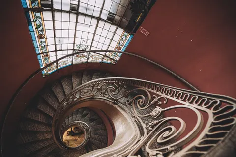Sfondo Scala a Chiocciola 4K · architecture · 3840×2560