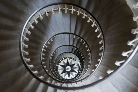 Spiral Merdiven 4K Duvar Kağıdı · architecture · 3840×2560
