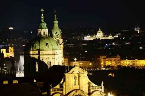 Skyline bei Nacht 4K Hintergrundbild · city · 3840×2560