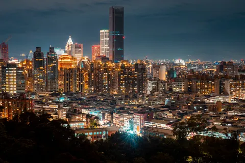 City Skyline at Night 4K Wallpaper · city · 3840×2561